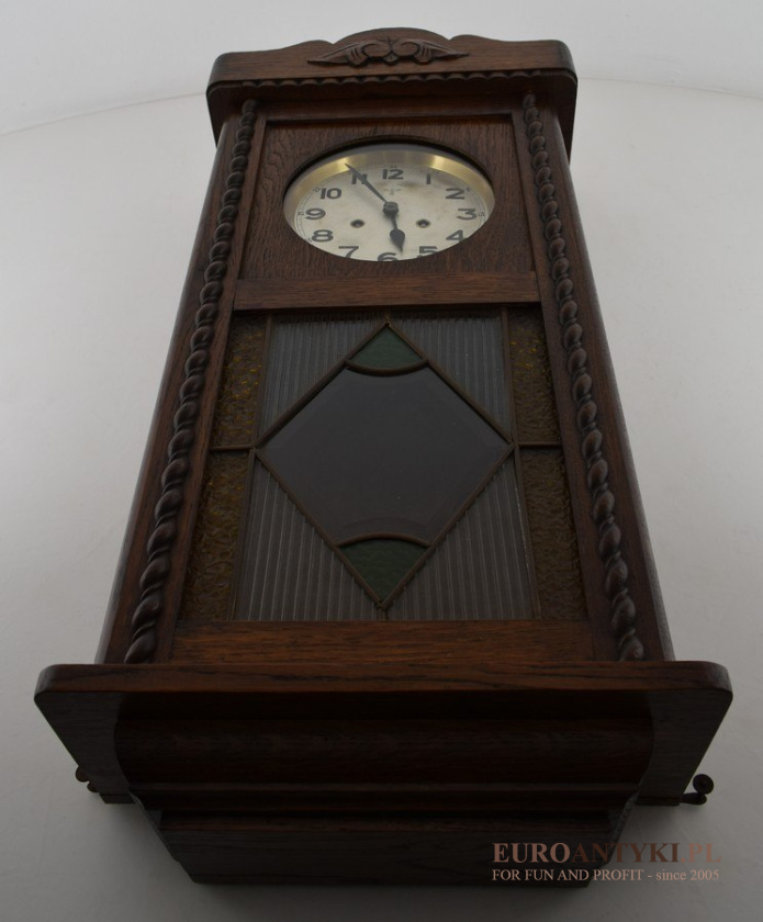 stary zegar z witrażem